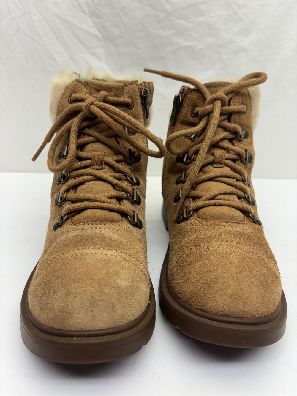 UGG little kids Tan Suede Lace-Up Winter Boots, SZ 3